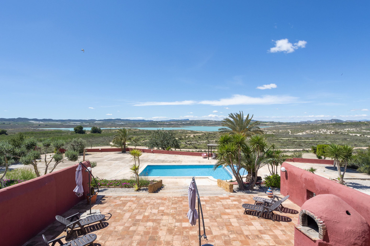 For sale - 4 Bedroom 3 Bathroom House - Detached Villa in San Miguel de Salinas - San Miguel de Salinas Centro  - Alicante