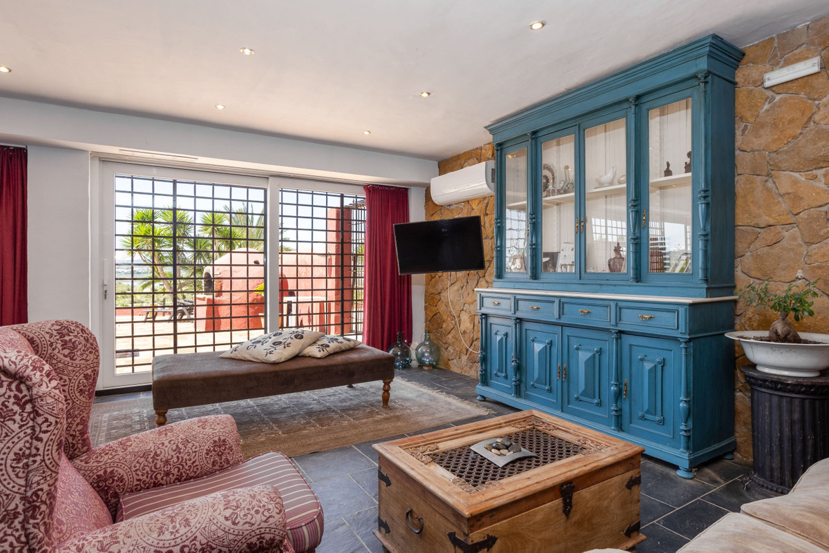 For sale - 4 Bedroom 3 Bathroom House - Detached Villa in San Miguel de Salinas - San Miguel de Salinas Centro  - Alicante