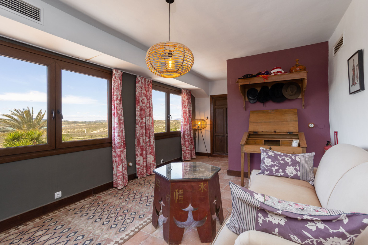 For sale - 4 Bedroom 3 Bathroom House - Detached Villa in San Miguel de Salinas - San Miguel de Salinas Centro  - Alicante