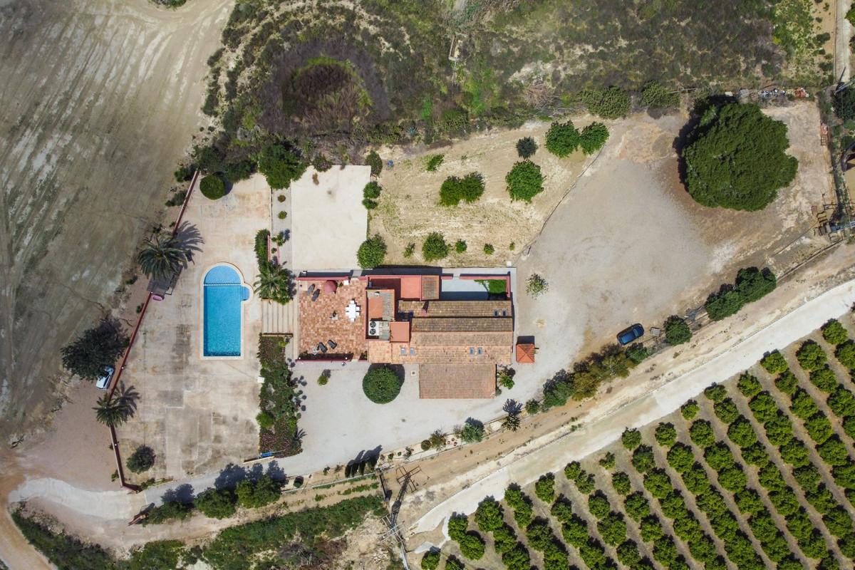 For sale - 4 Bedroom 3 Bathroom House - Detached Villa in San Miguel de Salinas - San Miguel de Salinas Centro  - Alicante