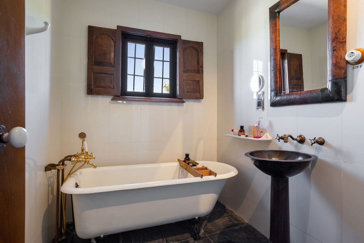 For sale - 4 Bedroom 3 Bathroom House - Detached Villa in San Miguel de Salinas - San Miguel de Salinas Centro  - Alicante