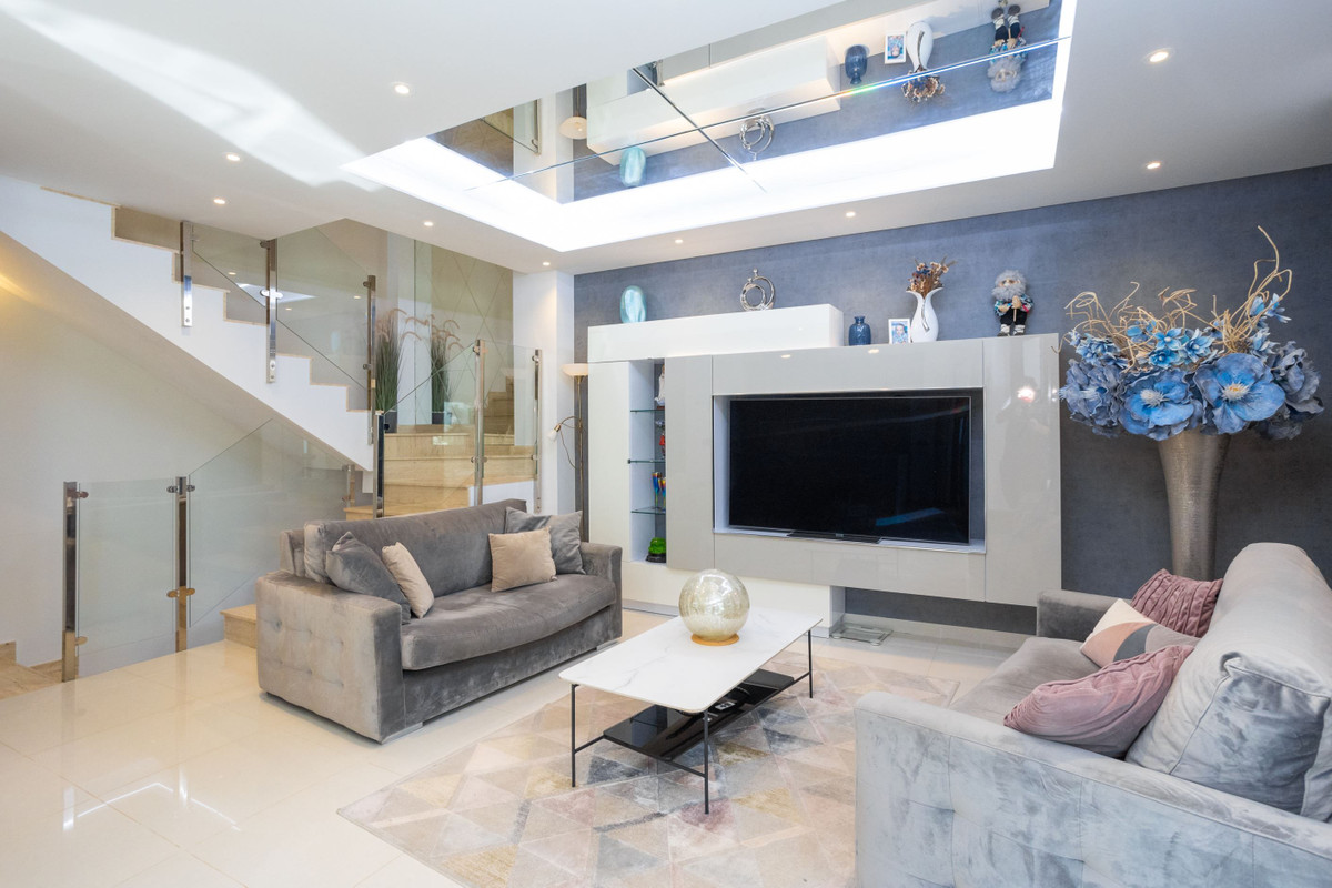 For sale - 3 Bedroom 4 Bathroom House - Detached Villa in Orihuela - Villamartin  - Alicante