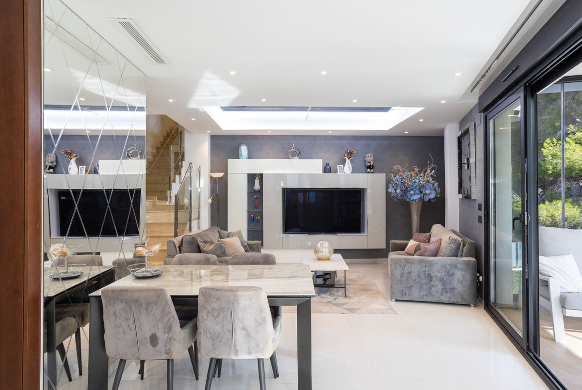 For sale - 3 Bedroom 4 Bathroom House - Detached Villa in Orihuela - Villamartin  - Alicante