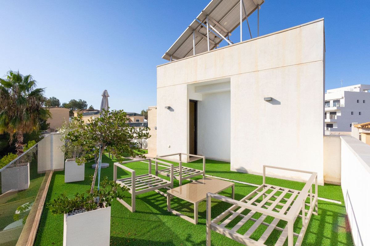 For sale - 3 Bedroom 4 Bathroom House - Detached Villa in Orihuela - Villamartin  - Alicante