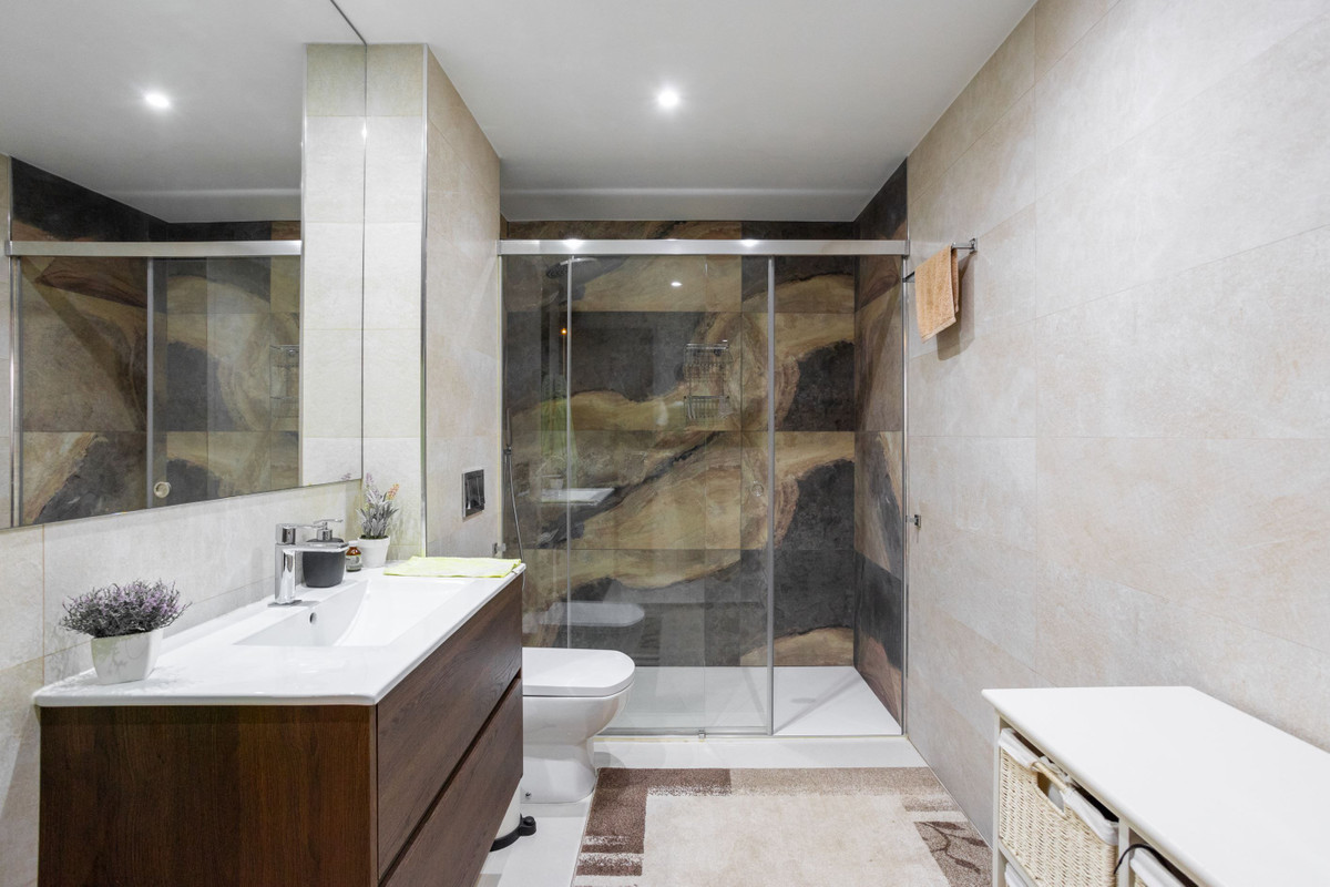 For sale - 3 Bedroom 4 Bathroom House - Detached Villa in Orihuela - Villamartin  - Alicante