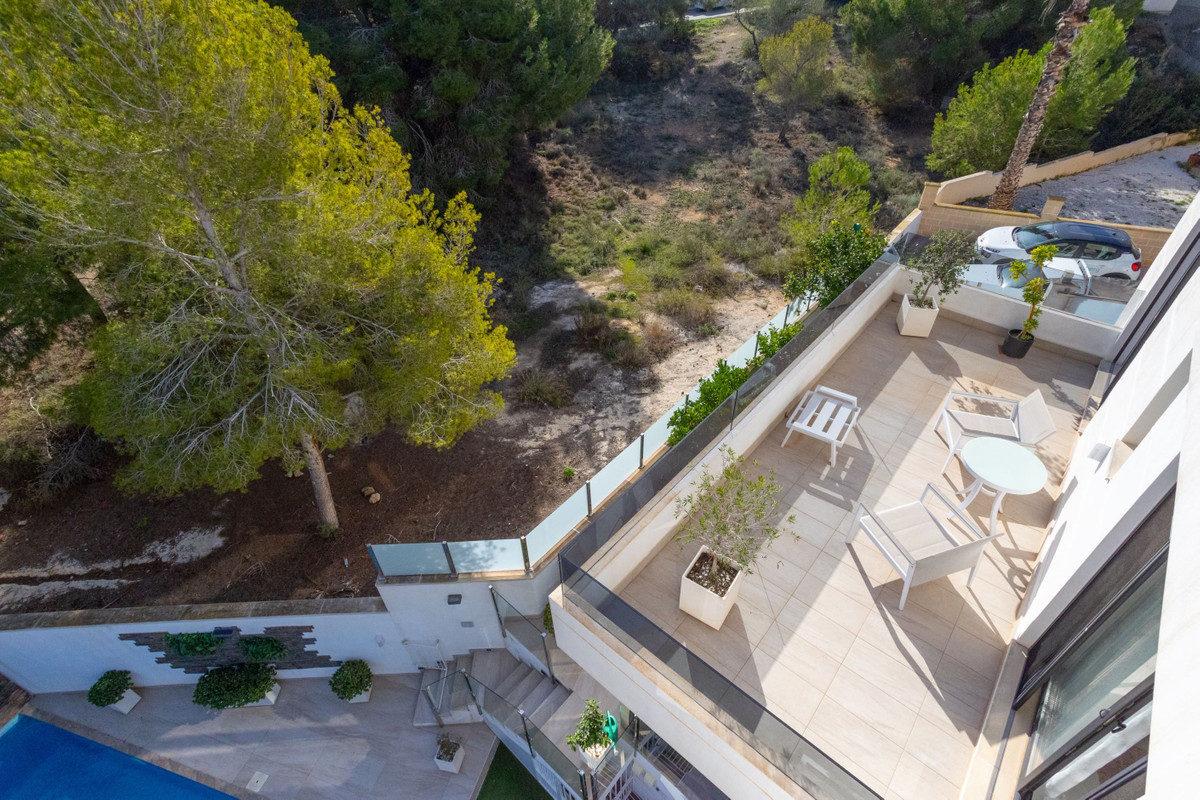 For sale - 3 Bedroom 4 Bathroom House - Detached Villa in Orihuela - Villamartin  - Alicante