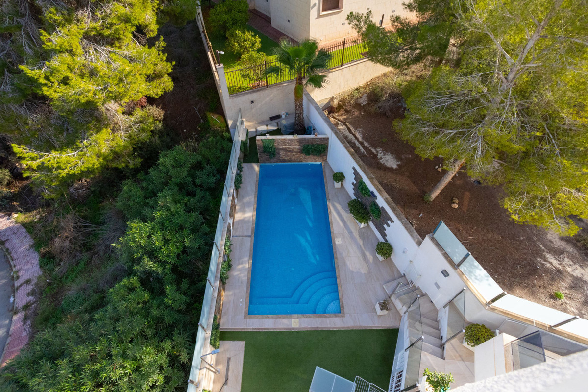 For sale - 3 Bedroom 4 Bathroom House - Detached Villa in Orihuela - Villamartin  - Alicante