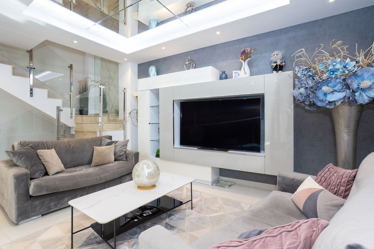 For sale - 3 Bedroom 4 Bathroom House - Detached Villa in Orihuela - Villamartin  - Alicante