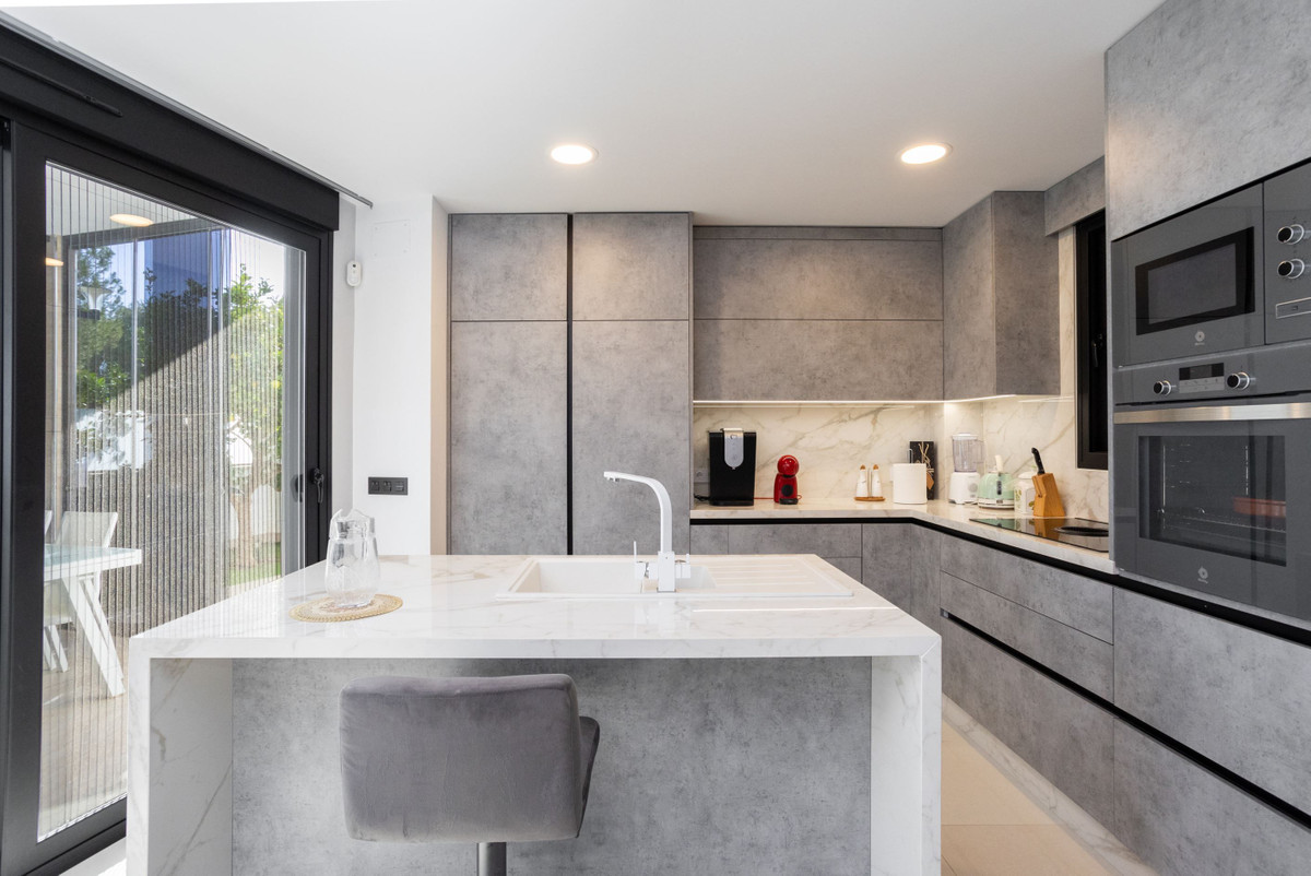 For sale - 3 Bedroom 4 Bathroom House - Detached Villa in Orihuela - Villamartin  - Alicante