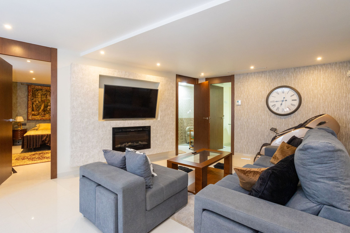 For sale - 3 Bedroom 4 Bathroom House - Detached Villa in Orihuela - Villamartin  - Alicante