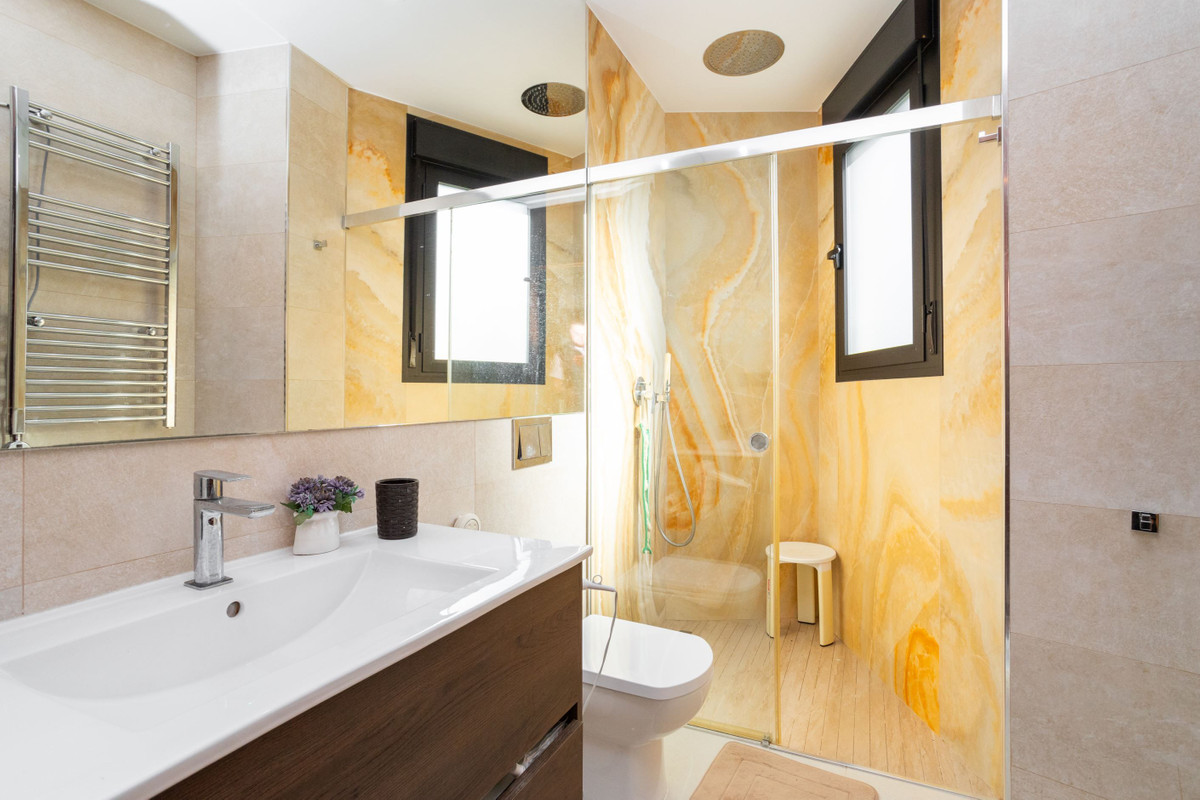 For sale - 3 Bedroom 4 Bathroom House - Detached Villa in Orihuela - Villamartin  - Alicante