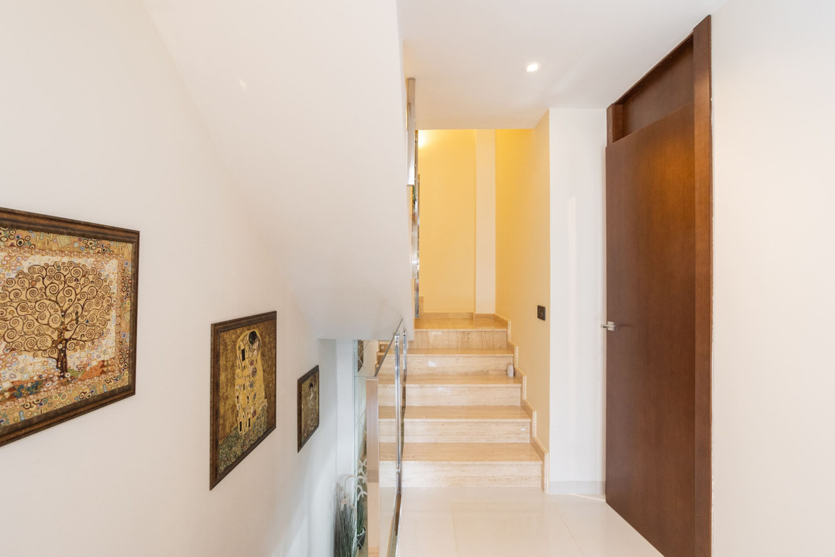 For sale - 3 Bedroom 4 Bathroom House - Detached Villa in Orihuela - Villamartin  - Alicante