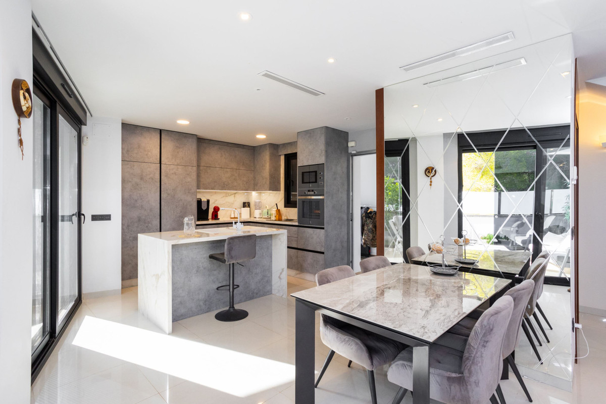 For sale - 3 Bedroom 4 Bathroom House - Detached Villa in Orihuela - Villamartin  - Alicante