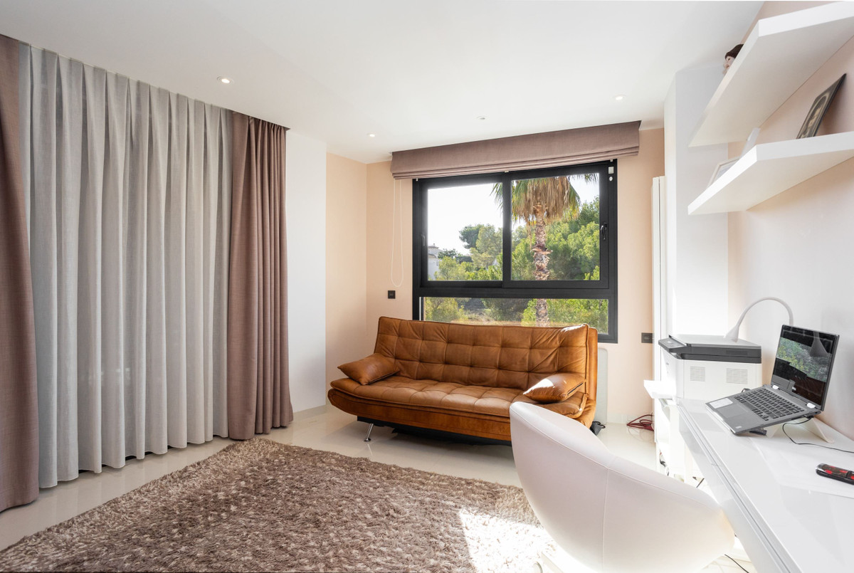 For sale - 3 Bedroom 4 Bathroom House - Detached Villa in Orihuela - Villamartin  - Alicante