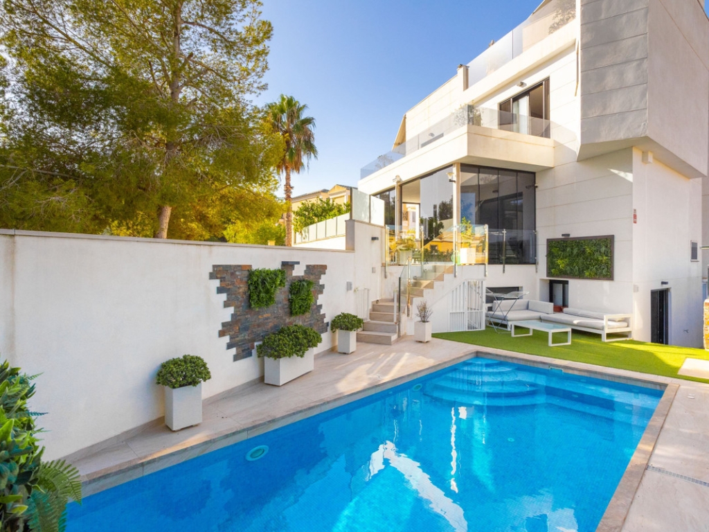 3 Bedroom 4 Bathroom House - Detached Villa in Orihuela