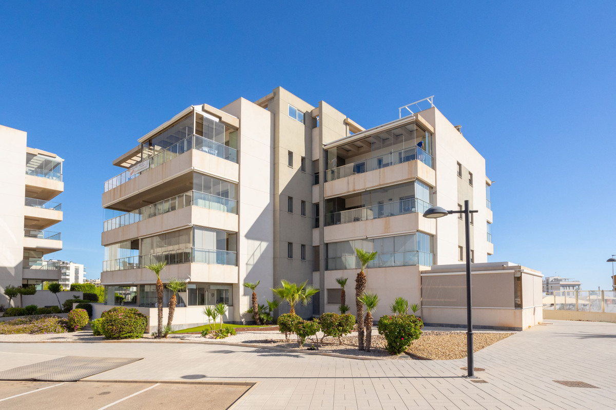 For sale - 4 Bedroom 2 Bathroom Apartment - Middle Floor Apartment in Orihuela - Los Dolses  - Alicante