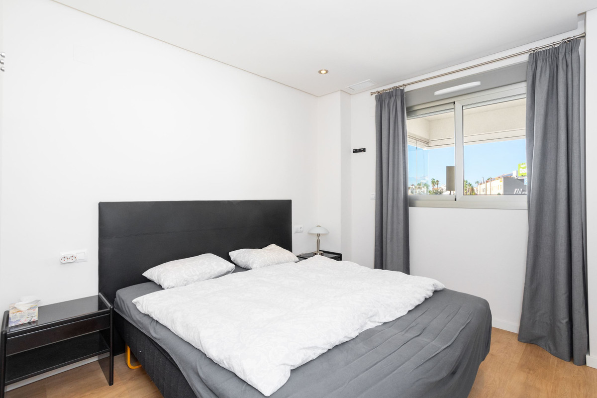 For sale - 4 Bedroom 2 Bathroom Apartment - Middle Floor Apartment in Orihuela - Los Dolses  - Alicante