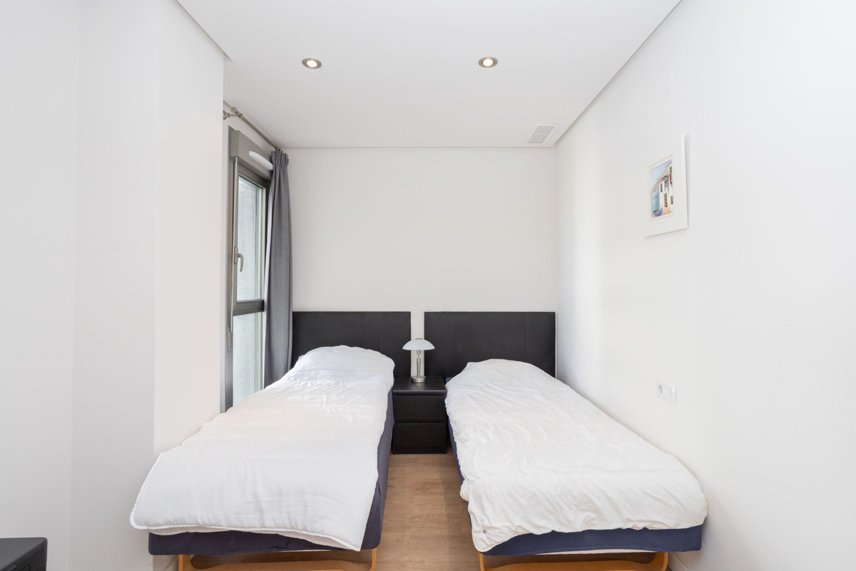 For sale - 4 Bedroom 2 Bathroom Apartment - Middle Floor Apartment in Orihuela - Los Dolses  - Alicante