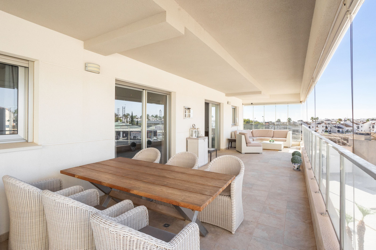 For sale - 4 Bedroom 2 Bathroom Apartment - Middle Floor Apartment in Orihuela - Los Dolses  - Alicante