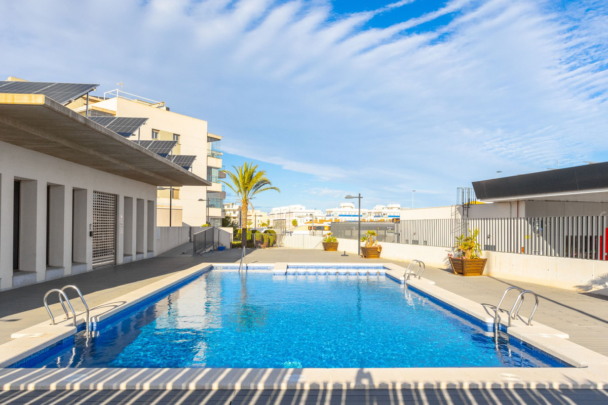 For sale - 4 Bedroom 2 Bathroom Apartment - Middle Floor Apartment in Orihuela - Los Dolses  - Alicante