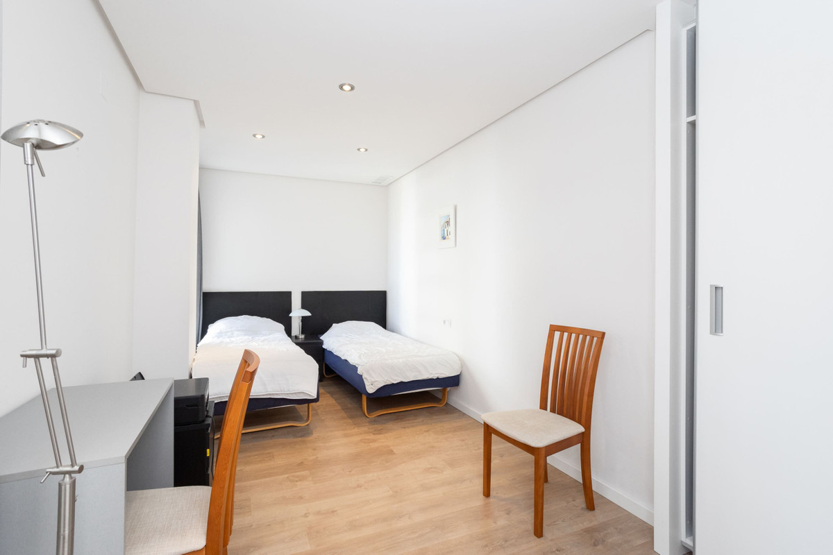 For sale - 4 Bedroom 2 Bathroom Apartment - Middle Floor Apartment in Orihuela - Los Dolses  - Alicante