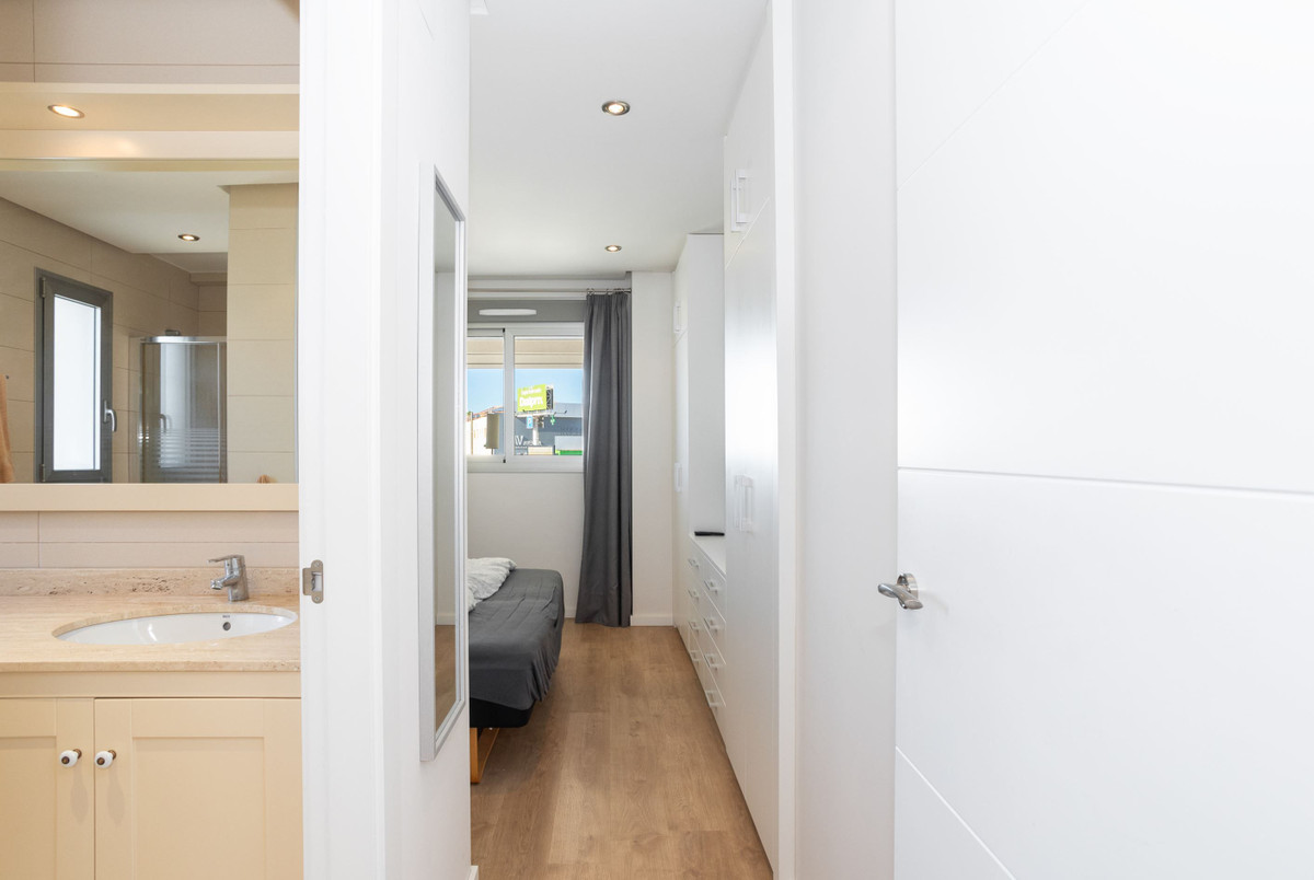 For sale - 4 Bedroom 2 Bathroom Apartment - Middle Floor Apartment in Orihuela - Los Dolses  - Alicante