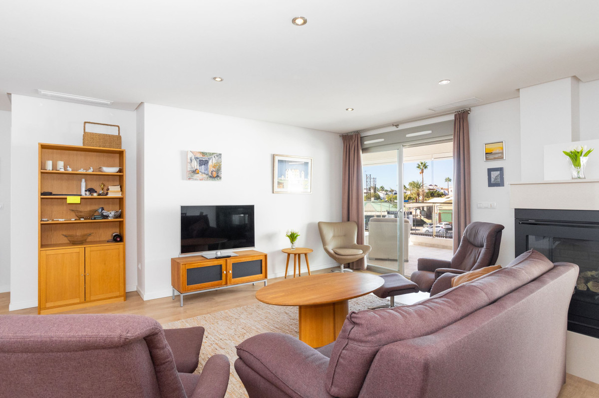 For sale - 4 Bedroom 2 Bathroom Apartment - Middle Floor Apartment in Orihuela - Los Dolses  - Alicante