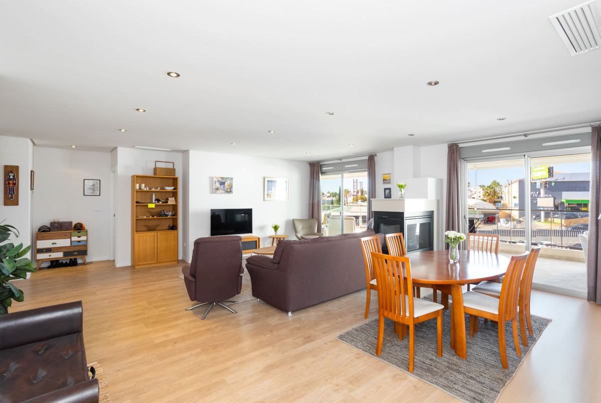 For sale - 4 Bedroom 2 Bathroom Apartment - Middle Floor Apartment in Orihuela - Los Dolses  - Alicante