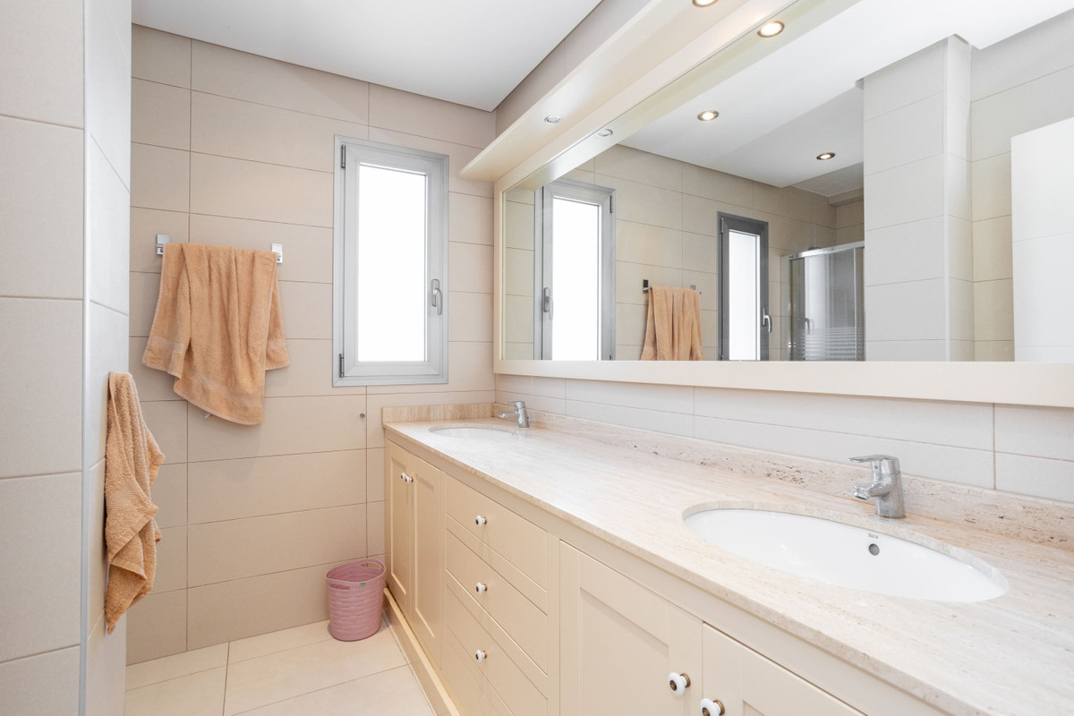 For sale - 4 Bedroom 2 Bathroom Apartment - Middle Floor Apartment in Orihuela - Los Dolses  - Alicante
