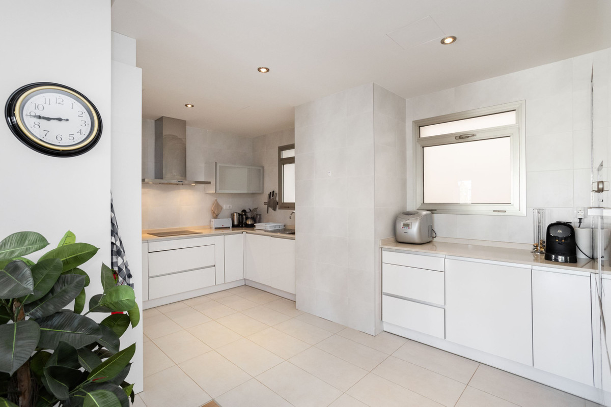 For sale - 4 Bedroom 2 Bathroom Apartment - Middle Floor Apartment in Orihuela - Los Dolses  - Alicante