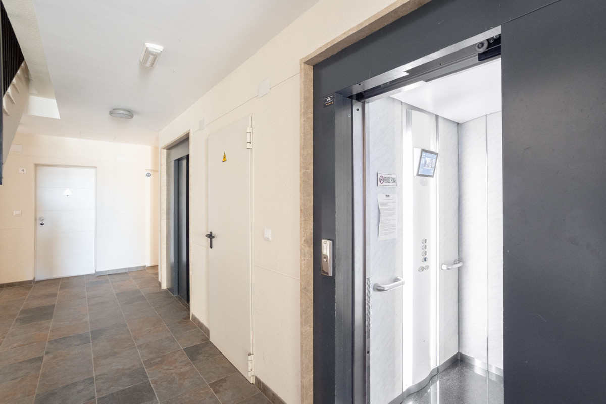 For sale - 4 Bedroom 2 Bathroom Apartment - Middle Floor Apartment in Orihuela - Los Dolses  - Alicante