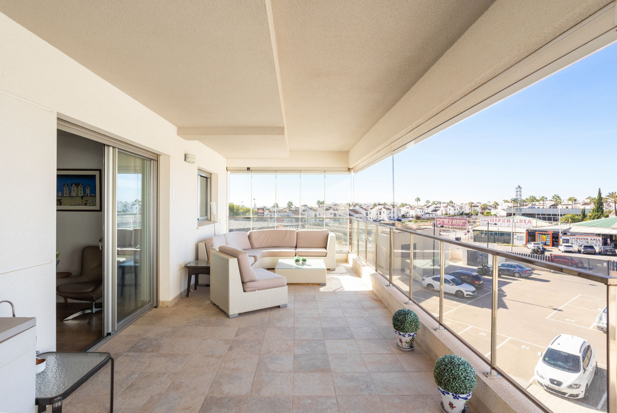 For sale - 4 Bedroom 2 Bathroom Apartment - Middle Floor Apartment in Orihuela - Los Dolses  - Alicante