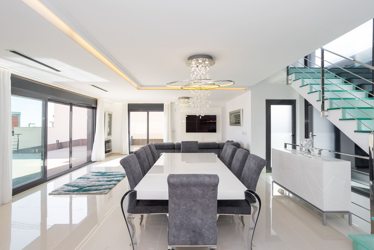 For sale - 5 Bedroom 5 Bathroom House - Detached Villa in San Miguel de Salinas - San Miguel de Salinas Centro  - Alicante