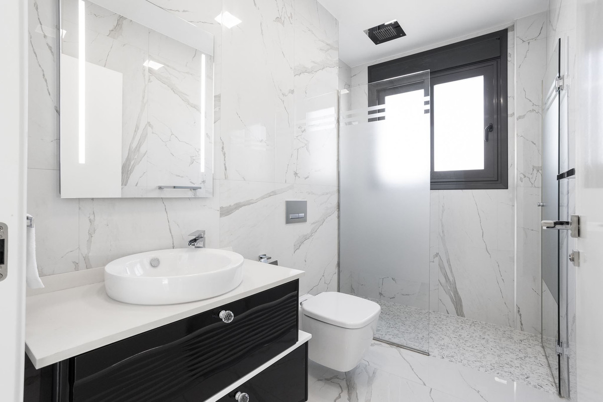 For sale - 5 Bedroom 5 Bathroom House - Detached Villa in San Miguel de Salinas - San Miguel de Salinas Centro  - Alicante