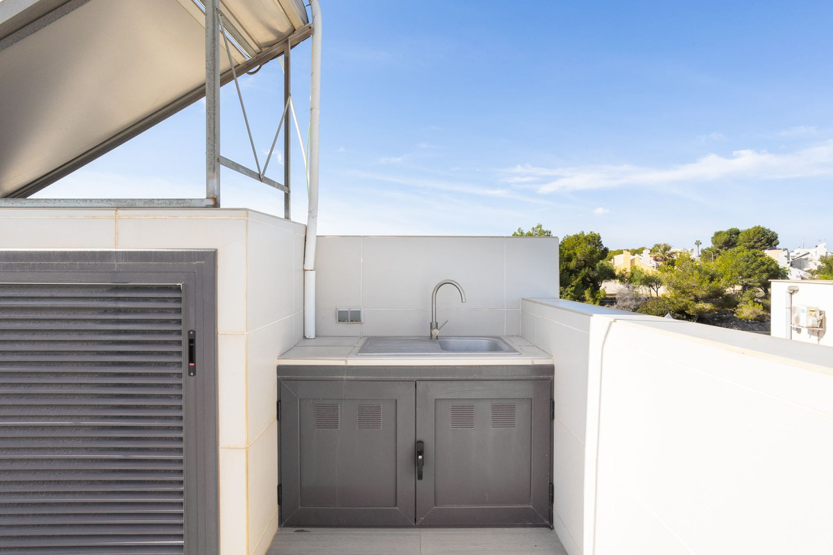 For sale - 5 Bedroom 5 Bathroom House - Detached Villa in San Miguel de Salinas - San Miguel de Salinas Centro  - Alicante