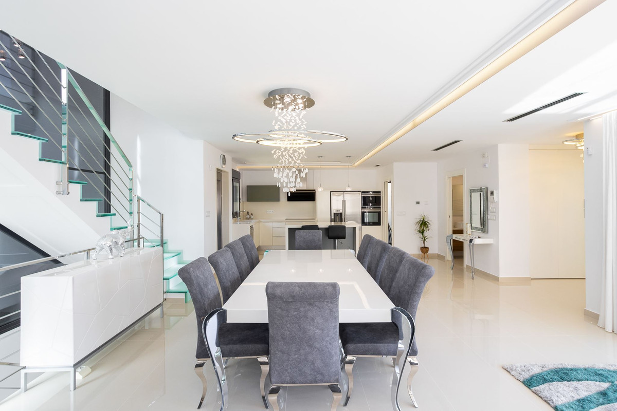 For sale - 5 Bedroom 5 Bathroom House - Detached Villa in San Miguel de Salinas - San Miguel de Salinas Centro  - Alicante