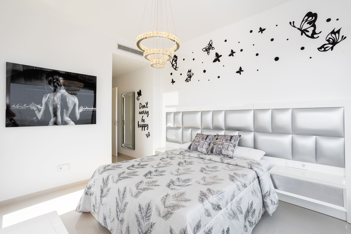 For sale - 5 Bedroom 5 Bathroom House - Detached Villa in San Miguel de Salinas - San Miguel de Salinas Centro  - Alicante