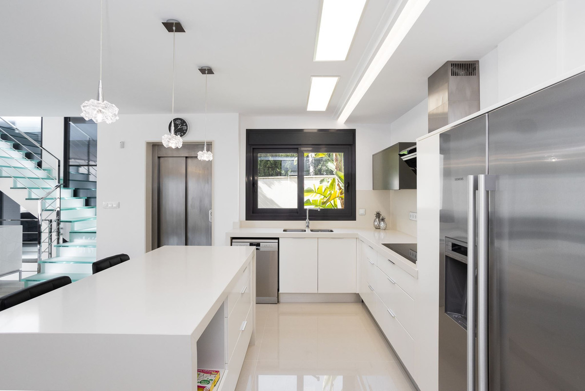 For sale - 5 Bedroom 5 Bathroom House - Detached Villa in San Miguel de Salinas - San Miguel de Salinas Centro  - Alicante