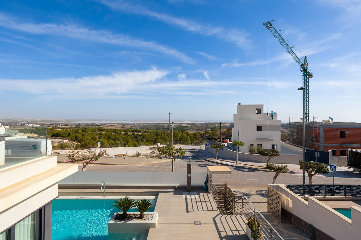 For sale - 5 Bedroom 5 Bathroom House - Detached Villa in San Miguel de Salinas - San Miguel de Salinas Centro  - Alicante