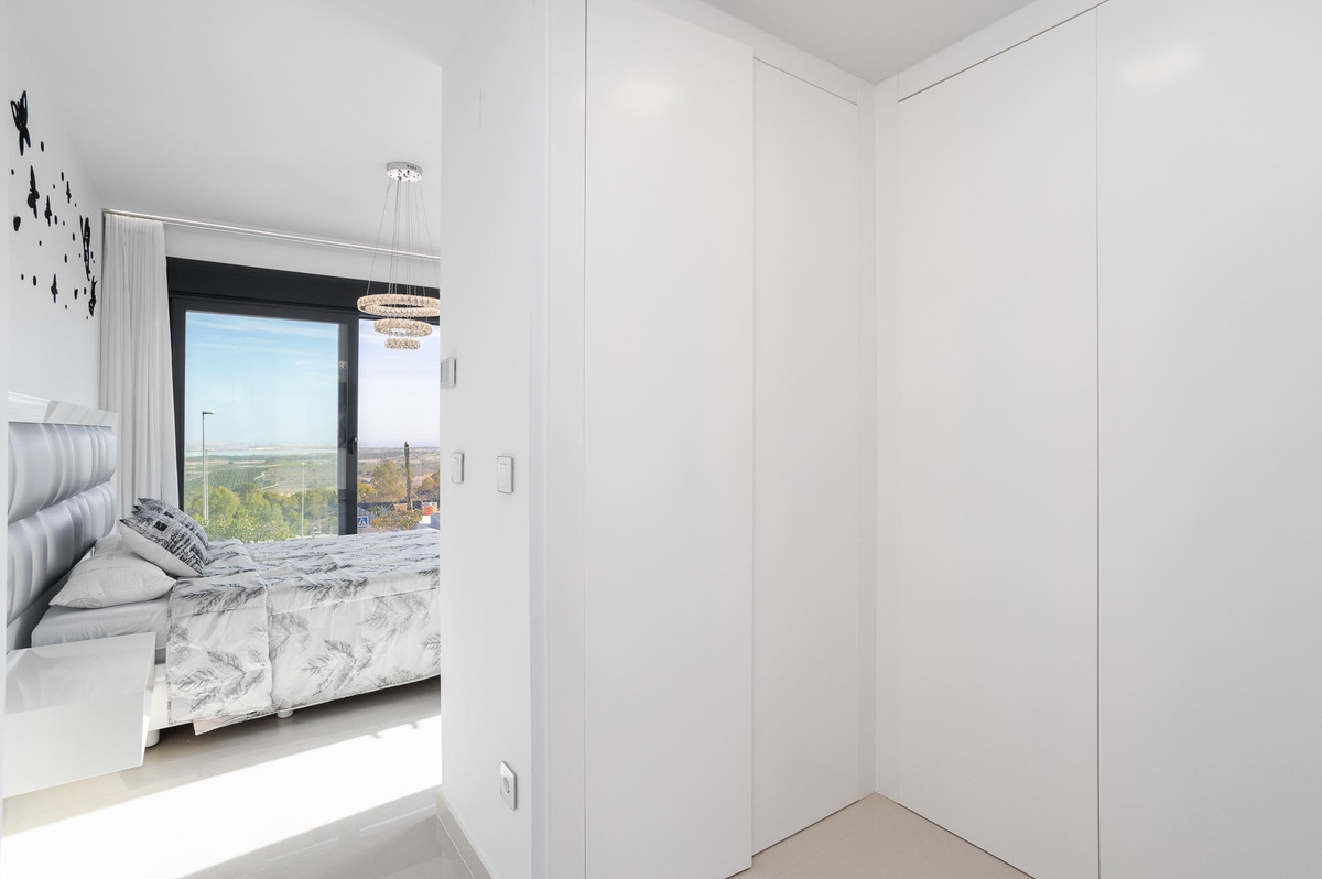 For sale - 5 Bedroom 5 Bathroom House - Detached Villa in San Miguel de Salinas - San Miguel de Salinas Centro  - Alicante