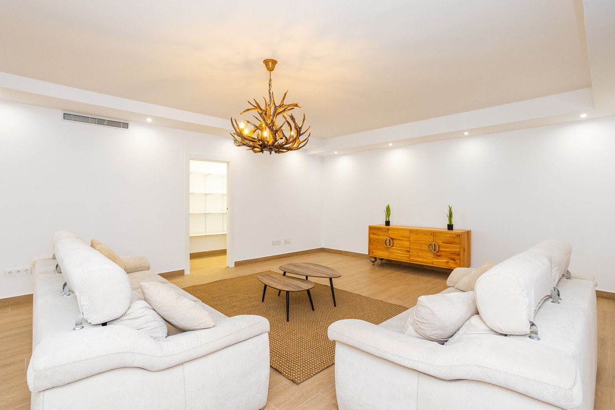 For sale - 5 Bedroom 5 Bathroom House - Detached Villa in San Miguel de Salinas - San Miguel de Salinas Centro  - Alicante