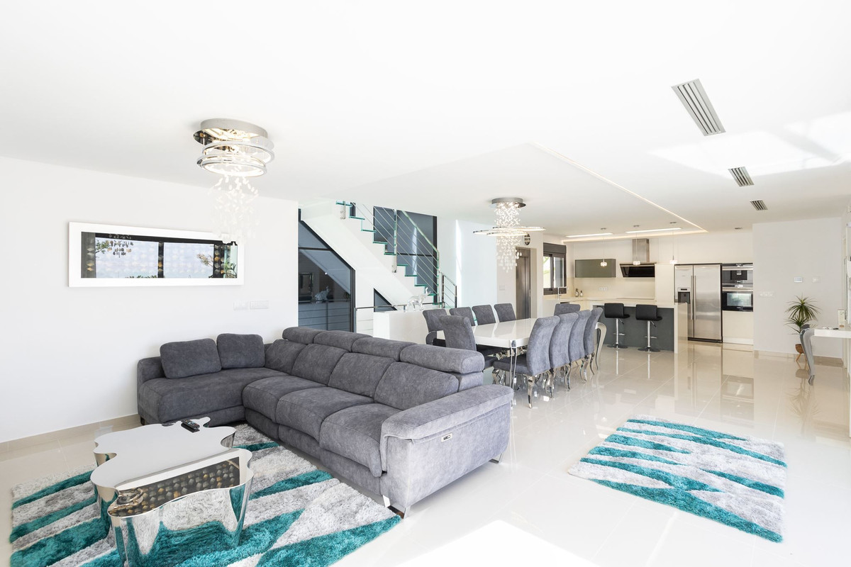 For sale - 5 Bedroom 5 Bathroom House - Detached Villa in San Miguel de Salinas - San Miguel de Salinas Centro  - Alicante