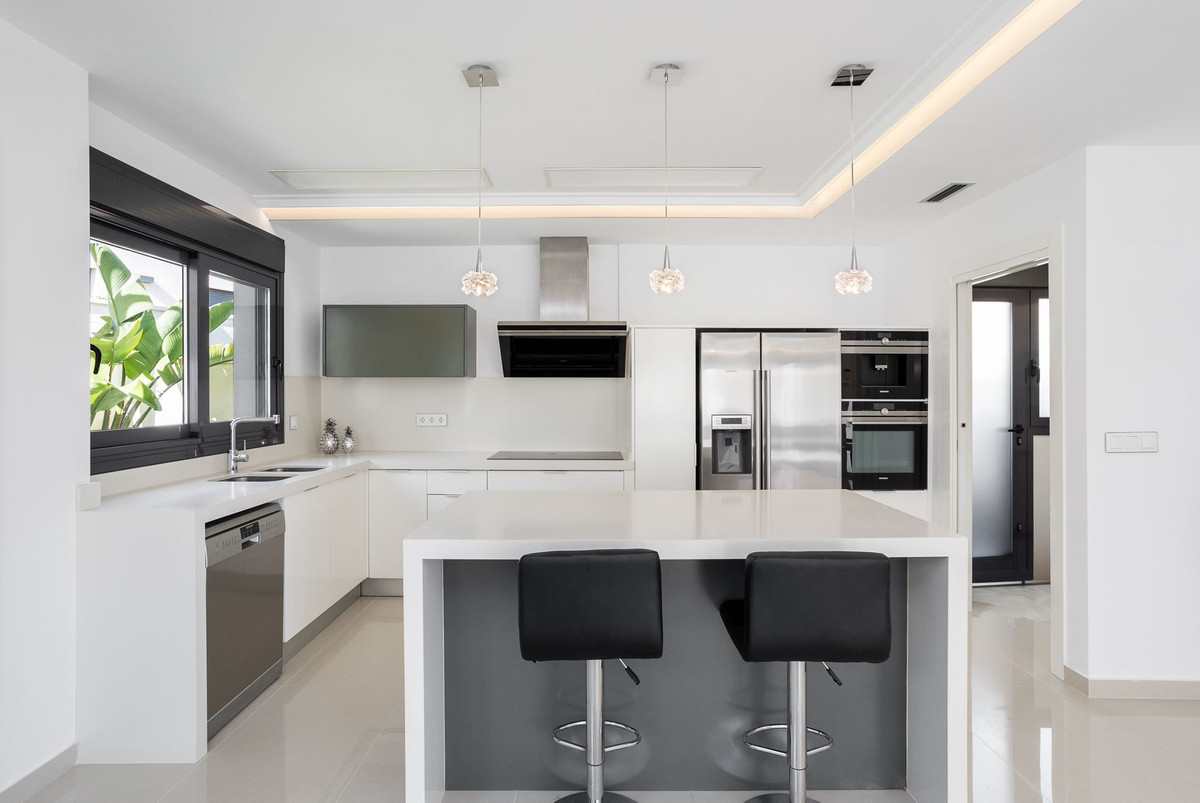 For sale - 5 Bedroom 5 Bathroom House - Detached Villa in San Miguel de Salinas - San Miguel de Salinas Centro  - Alicante