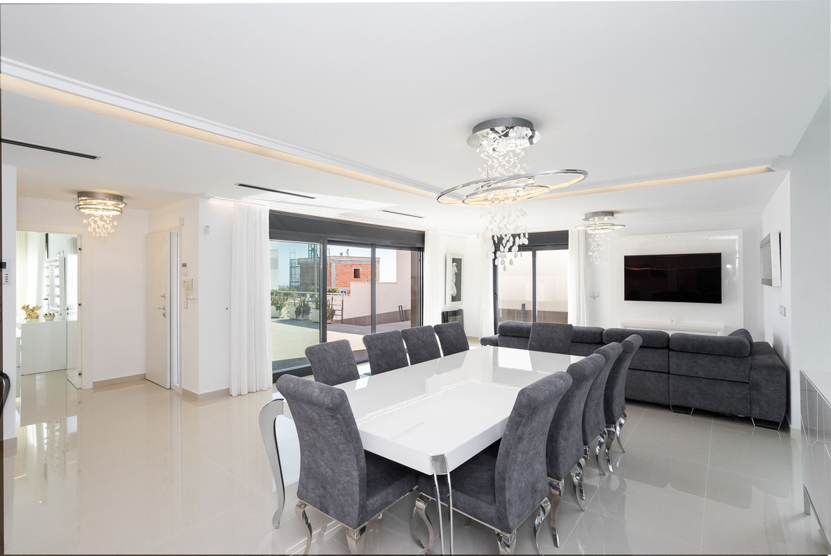 For sale - 5 Bedroom 5 Bathroom House - Detached Villa in San Miguel de Salinas - San Miguel de Salinas Centro  - Alicante