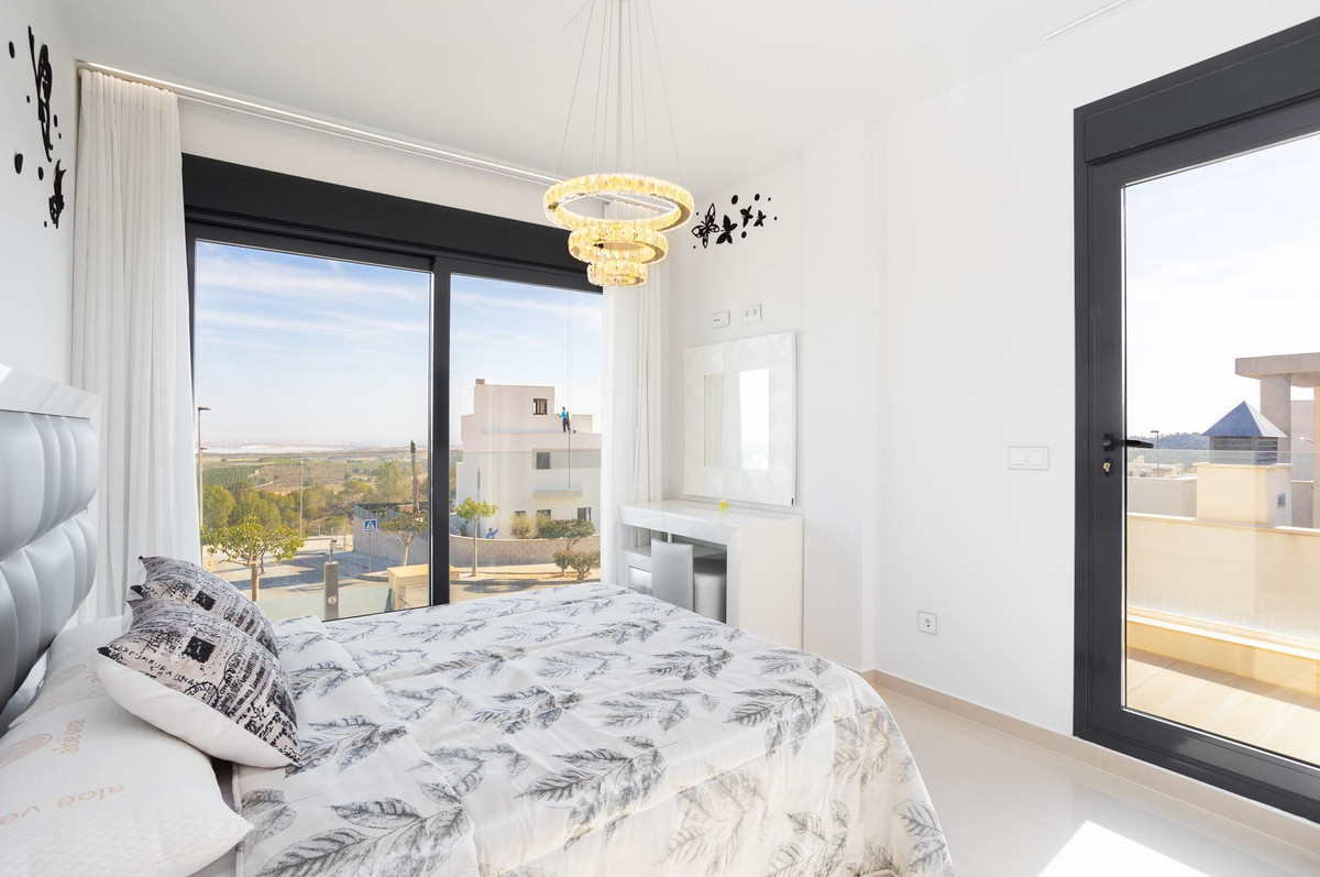 For sale - 5 Bedroom 5 Bathroom House - Detached Villa in San Miguel de Salinas - San Miguel de Salinas Centro  - Alicante