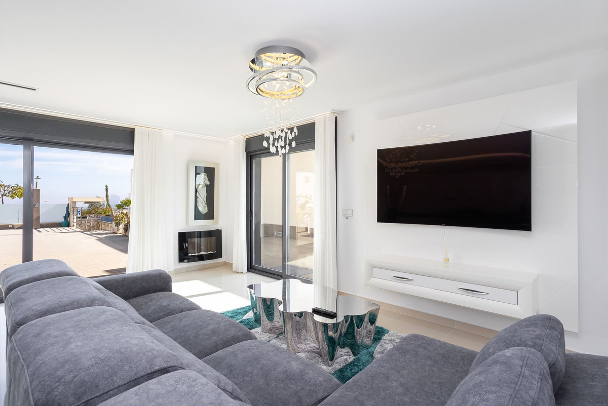 For sale - 5 Bedroom 5 Bathroom House - Detached Villa in San Miguel de Salinas - San Miguel de Salinas Centro  - Alicante