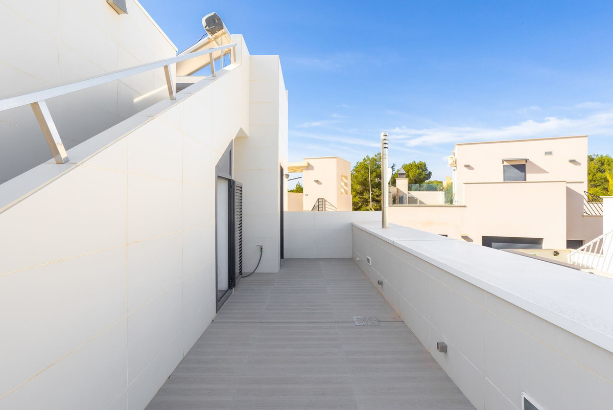 For sale - 5 Bedroom 5 Bathroom House - Detached Villa in San Miguel de Salinas - San Miguel de Salinas Centro  - Alicante