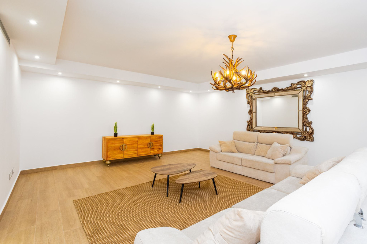 For sale - 5 Bedroom 5 Bathroom House - Detached Villa in San Miguel de Salinas - San Miguel de Salinas Centro  - Alicante