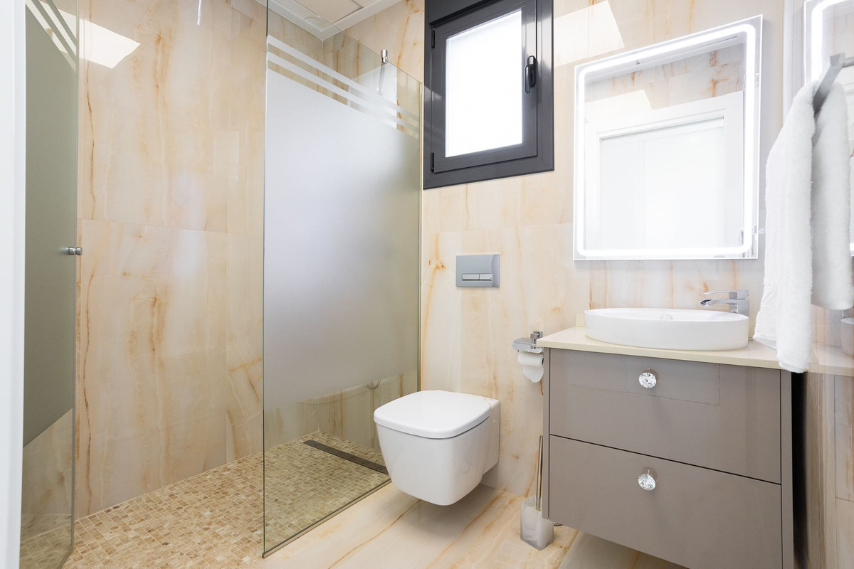 For sale - 5 Bedroom 5 Bathroom House - Detached Villa in San Miguel de Salinas - San Miguel de Salinas Centro  - Alicante