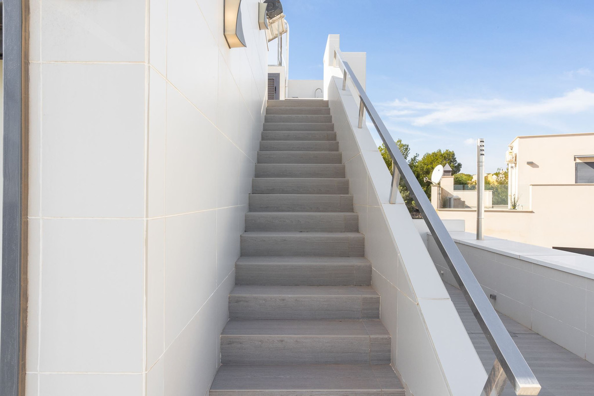 For sale - 5 Bedroom 5 Bathroom House - Detached Villa in San Miguel de Salinas - San Miguel de Salinas Centro  - Alicante